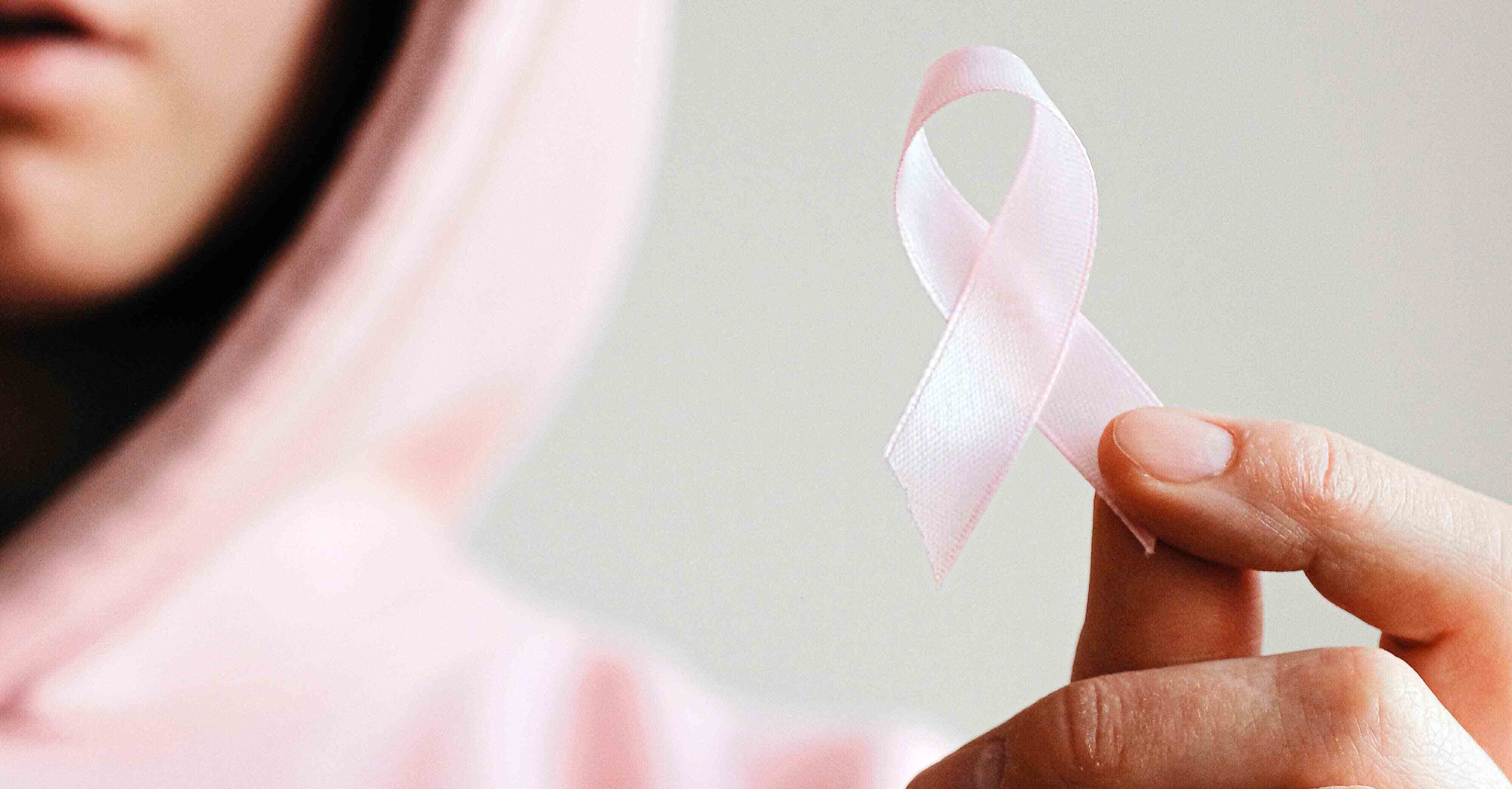 粉红丝带月，哪些人更容易患上乳腺癌？