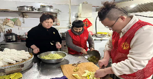 一碗粥的十余年：从爱心早餐看艾灸创业品牌老艾堂的“长期主义”