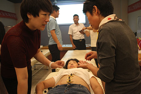 老艾堂第7期中医灸疗师技术培训班隔姜灸 老艾堂第7期中医灸疗师技术培训班隔姜灸