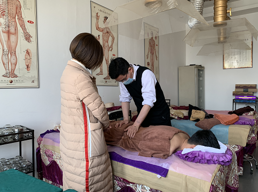 由开诊所转型加盟老艾堂,浙江刘院长勇敢追求艾灸事业 由开诊所转型加盟老艾堂,浙江刘院长勇敢追求艾灸事业